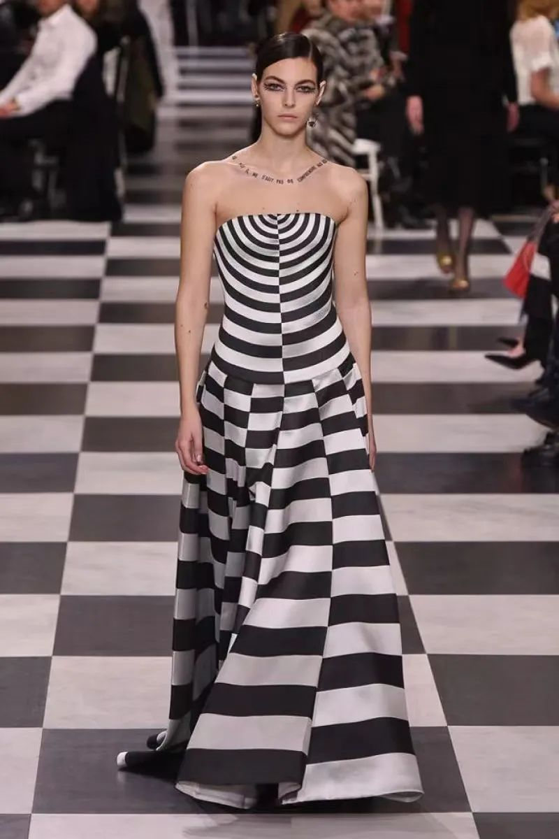 條紋服裝